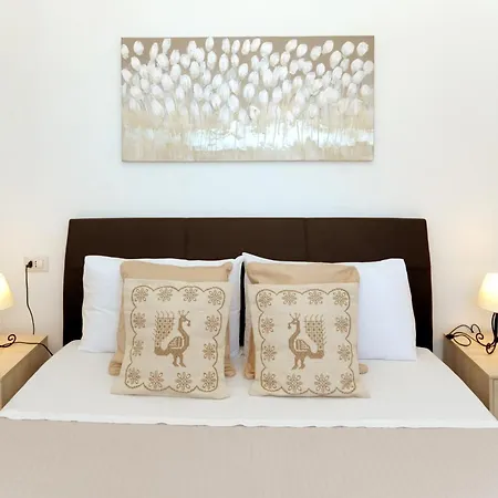 Alkira Apartment *